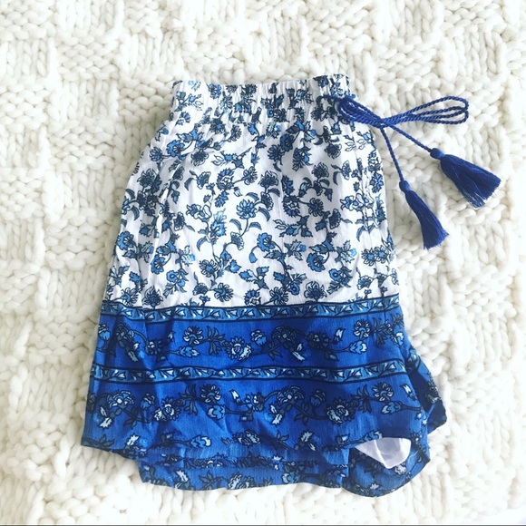floral shorts w/ tassel - Picture 2 of 2